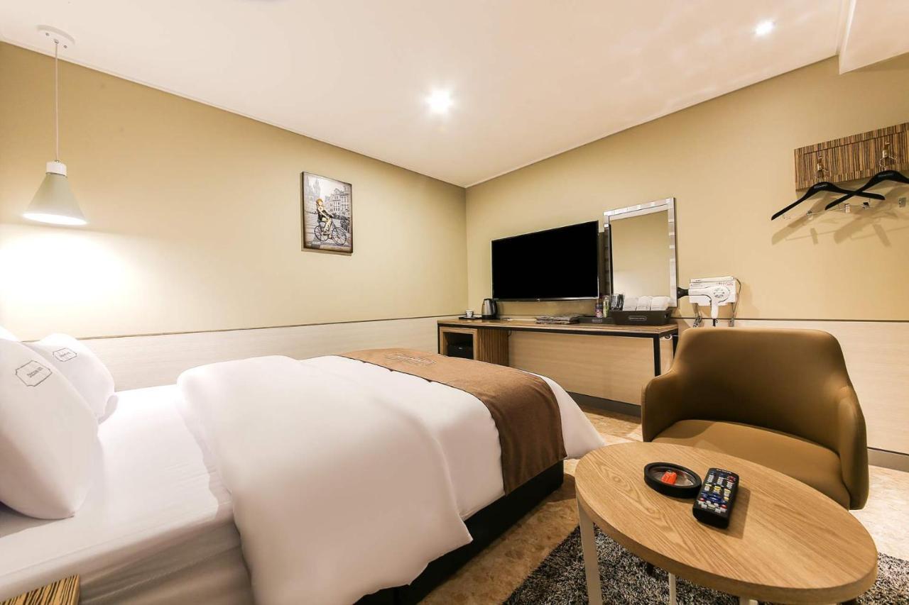 Docking Hotel Gimpo Exterior photo