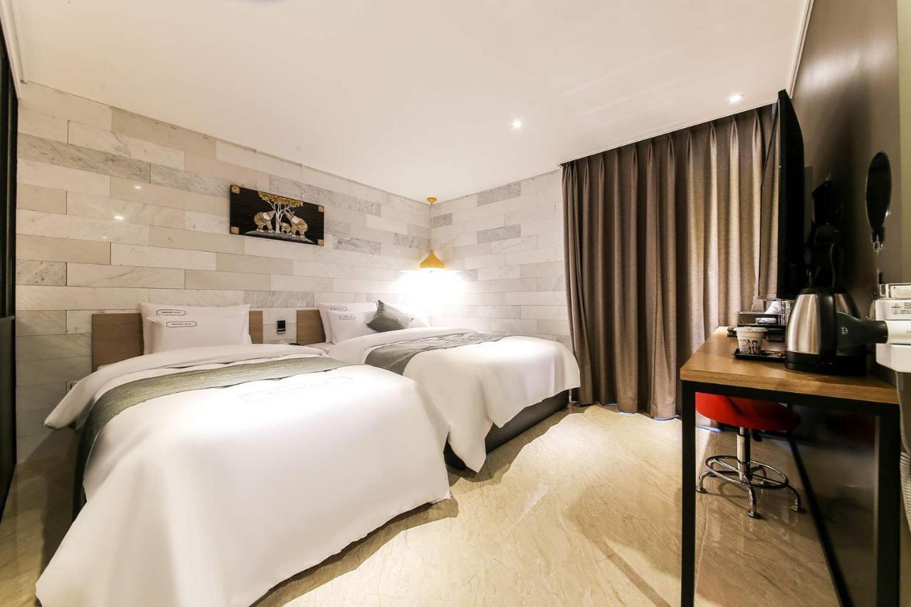 Docking Hotel Gimpo Exterior photo